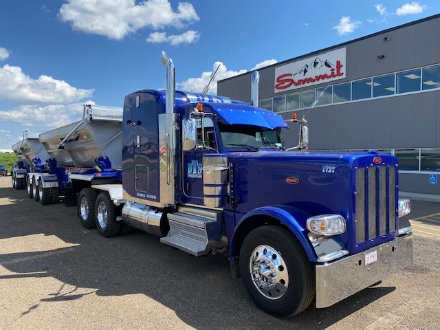 Summit_Trailer's tweet photo. There goes another gorgeous set of Arne’s Super-B Side Dumps operated by a Summit installed wet kit for our friends at DTS Trucking - congratulations on the new setup DTS and thank you for continuing to choose Summit and Arne’s!
 #truckandtrailer #alberta #acheson #sidedumps https://t.co/SDgJU9aFJ1