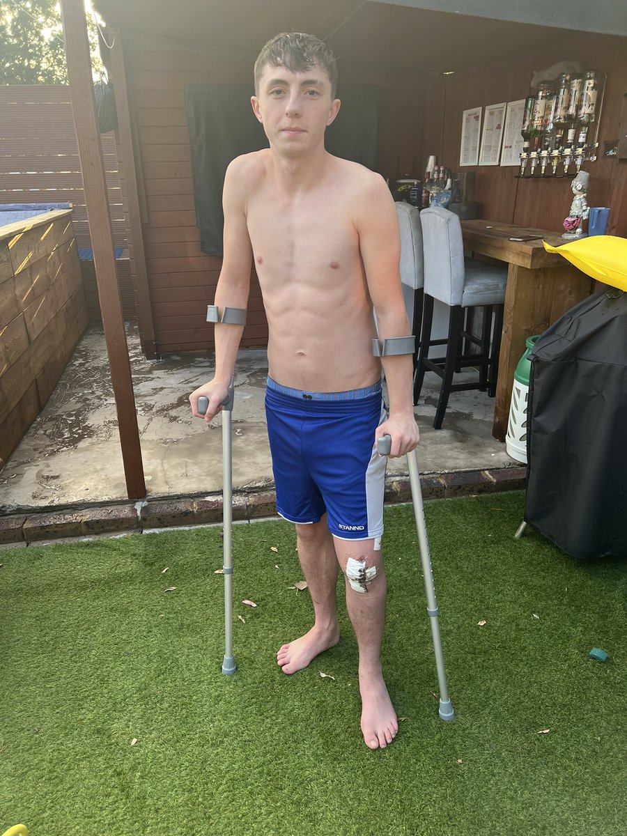 Will_manning22's tweet photo. Compression bandage off and showered (started to smell 😂) and now more mobile plenty of swelling but with the ice compression should start to come down. Worst part is the blood thinning 💉in to the stomach  #roadtorecovery #backstronger #smallsteps #ACL https://t.co/eH5msA8lan