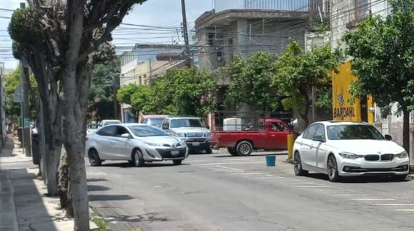 armas_load's tweet photo. Don drl taller apartando en la esquina de Angulo y frias colonia santa teresita.
@GdlMovilidad @PoliciaGDL @GuadalajaraGob @GdlMovilidad https://t.co/JGiHlAp0x1