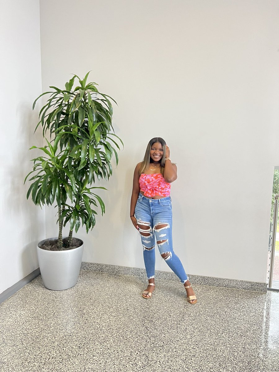 c_alexandriaaa's tweet photo. out of sight but on your mind🧡. https://t.co/RmirbXUUk5