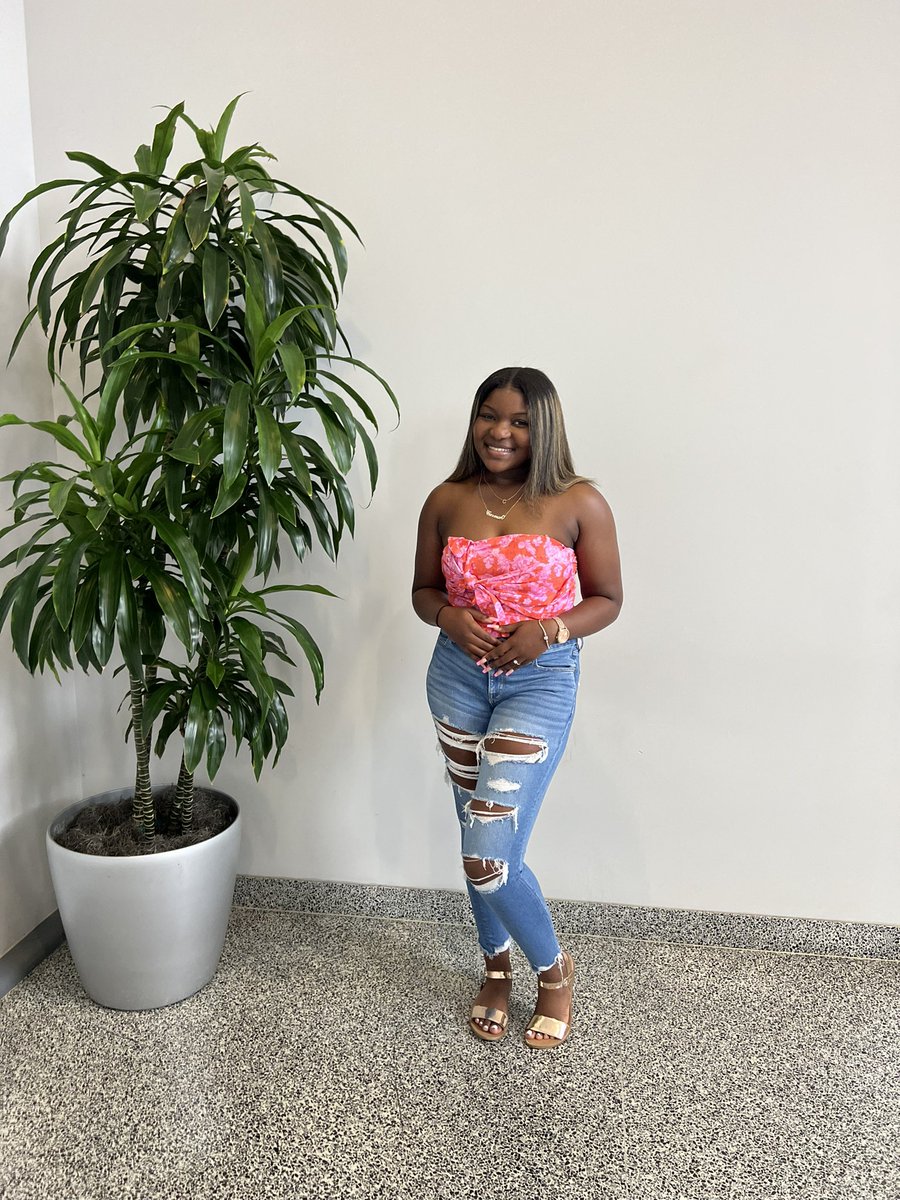 c_alexandriaaa's tweet photo. out of sight but on your mind🧡. https://t.co/RmirbXUUk5
