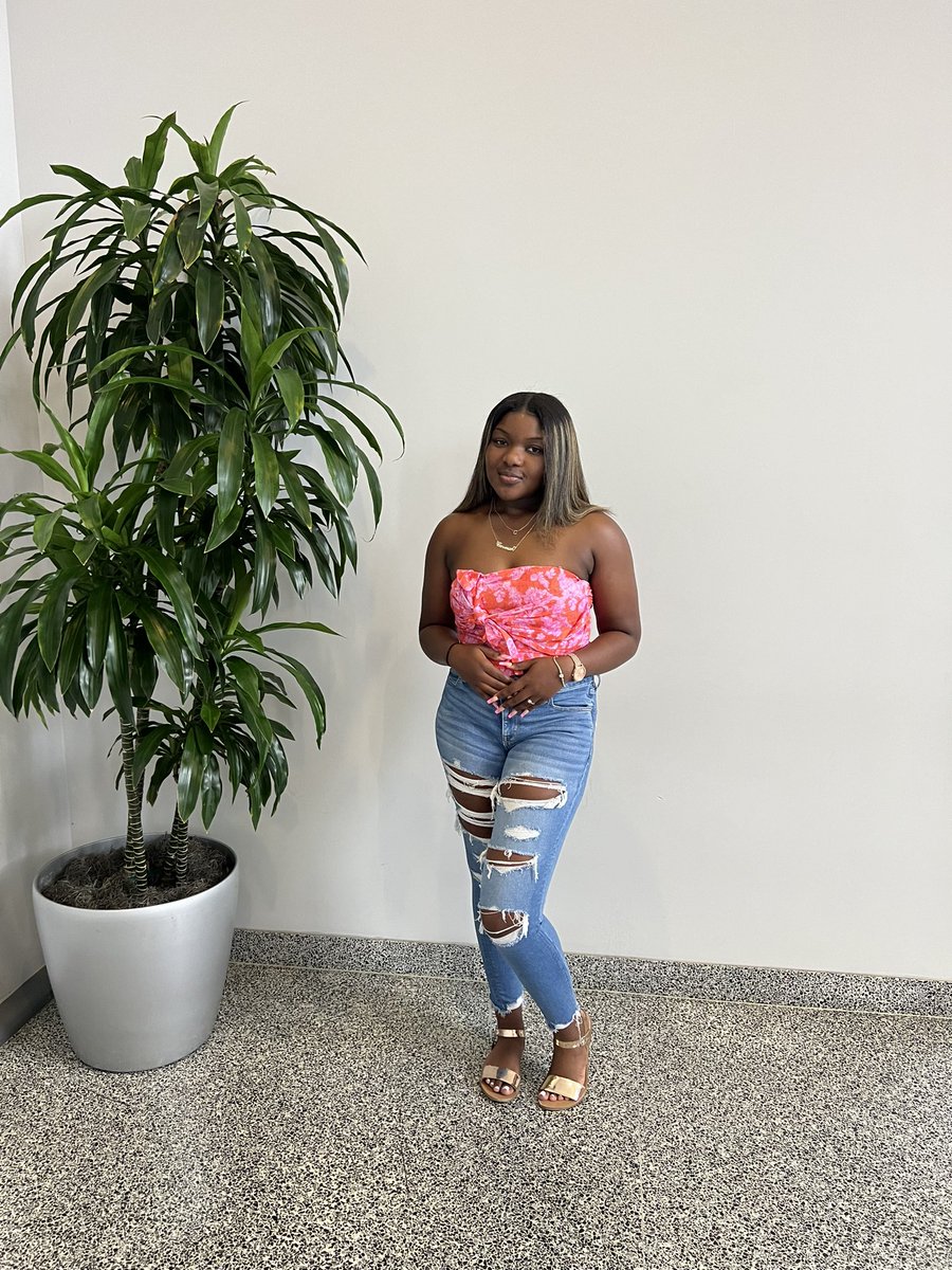 c_alexandriaaa's tweet photo. out of sight but on your mind🧡. https://t.co/RmirbXUUk5
