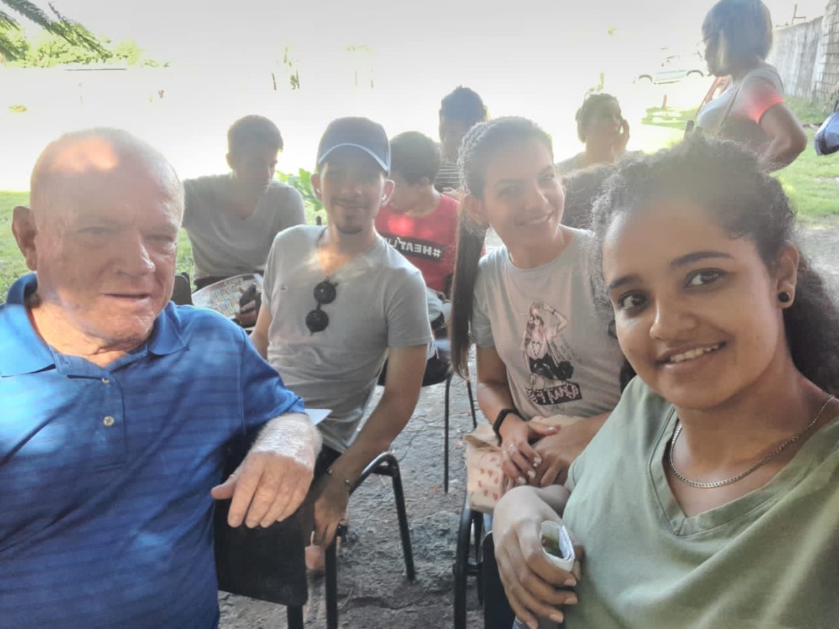 Estudiantes de la Facultad de Ciencias Económicas de #UCLVnuestra aportando en la Comunidad como parte del #XCongresoFEU !!! #VamosConTodo #RevolucionandoLaFEU
<a href="/UCLVCU/">UCLV 🇨🇺</a> <a href="/C_Economicas/">Facultad de Ciencias Económicas</a> <a href="/lbolivera73/">Luis A. Barranco Olivera</a> <a href="/anabelsociologa/">anabel diaz</a> <a href="/osanamoleriop/">Osana Molerio Pérez</a> <a href="/CubaMES/">MES</a> <a href="/Macyuri12/">Macyuri</a> @CancioDiaz_Y <a href="/CarlosC_Mtinez/">Carlos Cristobal Martinez Martinez</a>