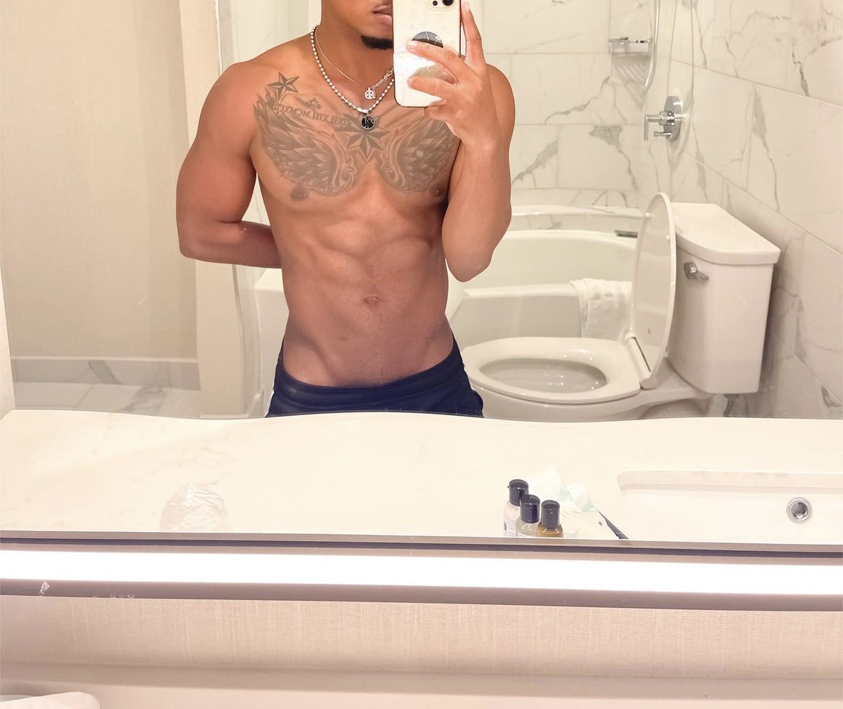 RealRiiich's tweet photo. Come touch me😜 https://t.co/bwzI6alnki