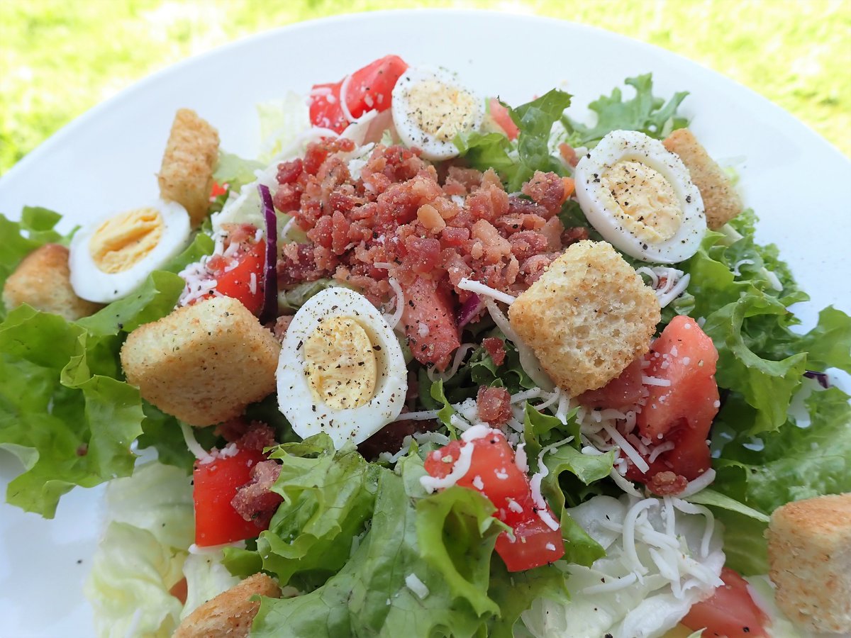 StarMossAcres's tweet photo. Don't quail eggs just look adorable on salads? https://t.co/MCmlh2wJAH