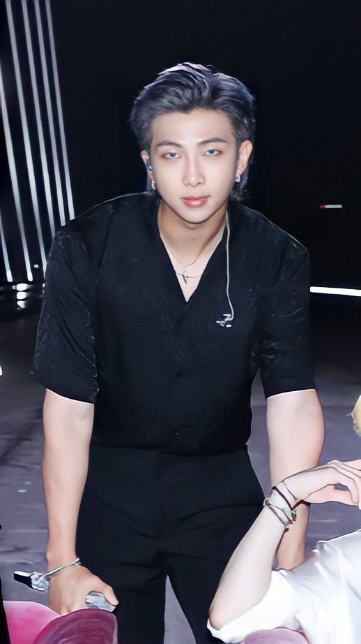 sug4_ly's tweet photo. Kim Namjoon es nombrado el hombre más hermoso del mundo! No solo es guapo por fuera si no por dentro,es inteligente,humilde,talentoso y más cosas #kimnamjoon #orgulloarmy https://t.co/OGzqN98C6x