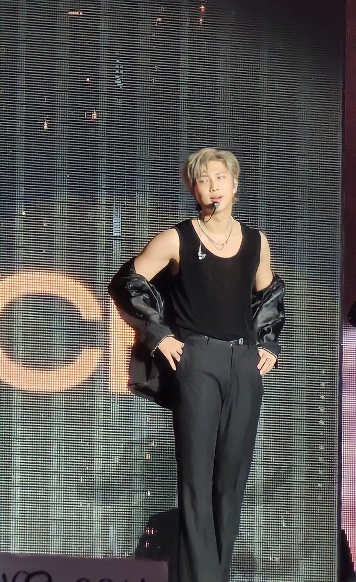 sug4_ly's tweet photo. Kim Namjoon es nombrado el hombre más hermoso del mundo! No solo es guapo por fuera si no por dentro,es inteligente,humilde,talentoso y más cosas #kimnamjoon #orgulloarmy https://t.co/OGzqN98C6x