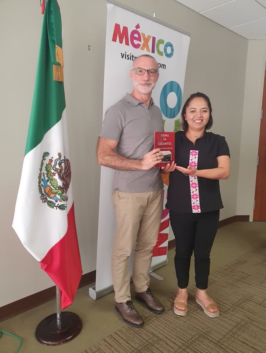 Tierra de gigantes en el consulado de Miami.
Gracias Areli y #Ameyal
<a href="/ConsulMexMia/">ConsulMex Miami</a>