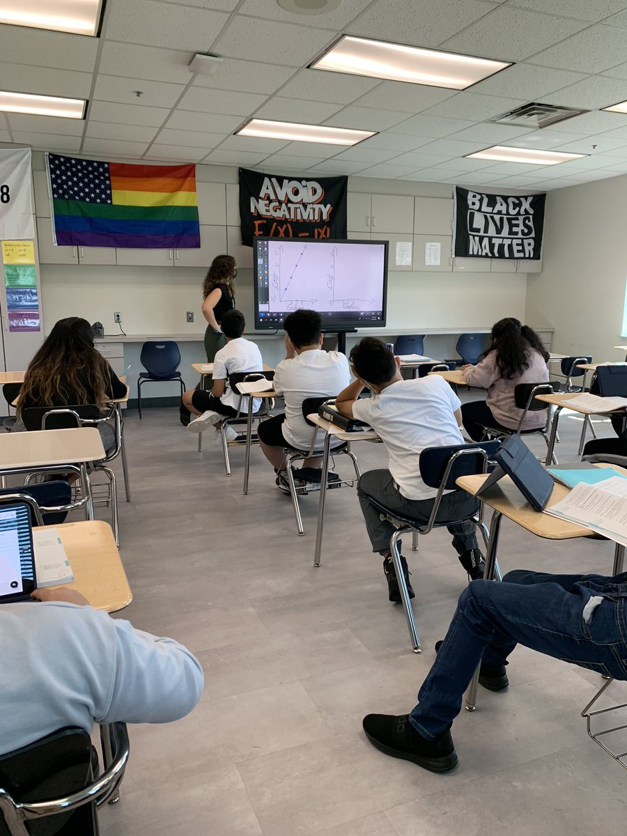 MrDillardWARREN's tweet image. Students in 7th grade at @RaymondParkIMS leaning about the different representations of proportional relationships. #WarrenWill