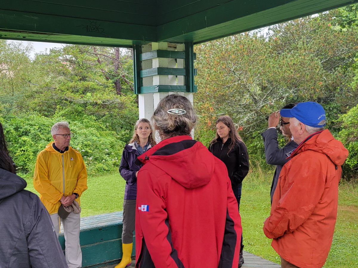 Des représentants du projet, de l'<a href="/ACAPCB/">ACAP Cape Breton</a> et de l'Unama'ki Institute of Natural Resources <a href="/UINR/">Unama'ki Institute</a> se sont joints à eux pour partager leurs perspectives sur la conservation du saumon atlantique sauvage en Nouvelle-Écosse et au-delà. 2 / 3
