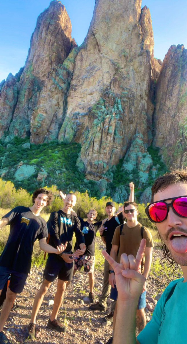 I love my friends💙 keep them close at all times 🤘🏻