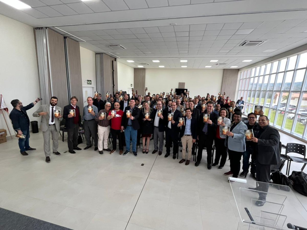 Lançamento do livro missionário O Grande Conflito para os próximos dois anos. Serão 650 mil livros distribuídos. Em 2023, 500 mil exemplares. Lançamento mundial nos próximos 2 anos 📙