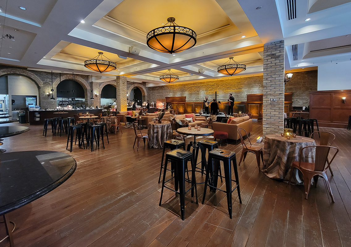 HyattCalgary's tweet photo. Thomsons Social Hub is a beautiful backdrop for a modern reception or event. The original sandstone arches, ornamental fixtures and hardwood floors are highly photogenic. #yycwedding #calgarywedding #yycevents #calgaryevents https://t.co/iIVRrA9TZu