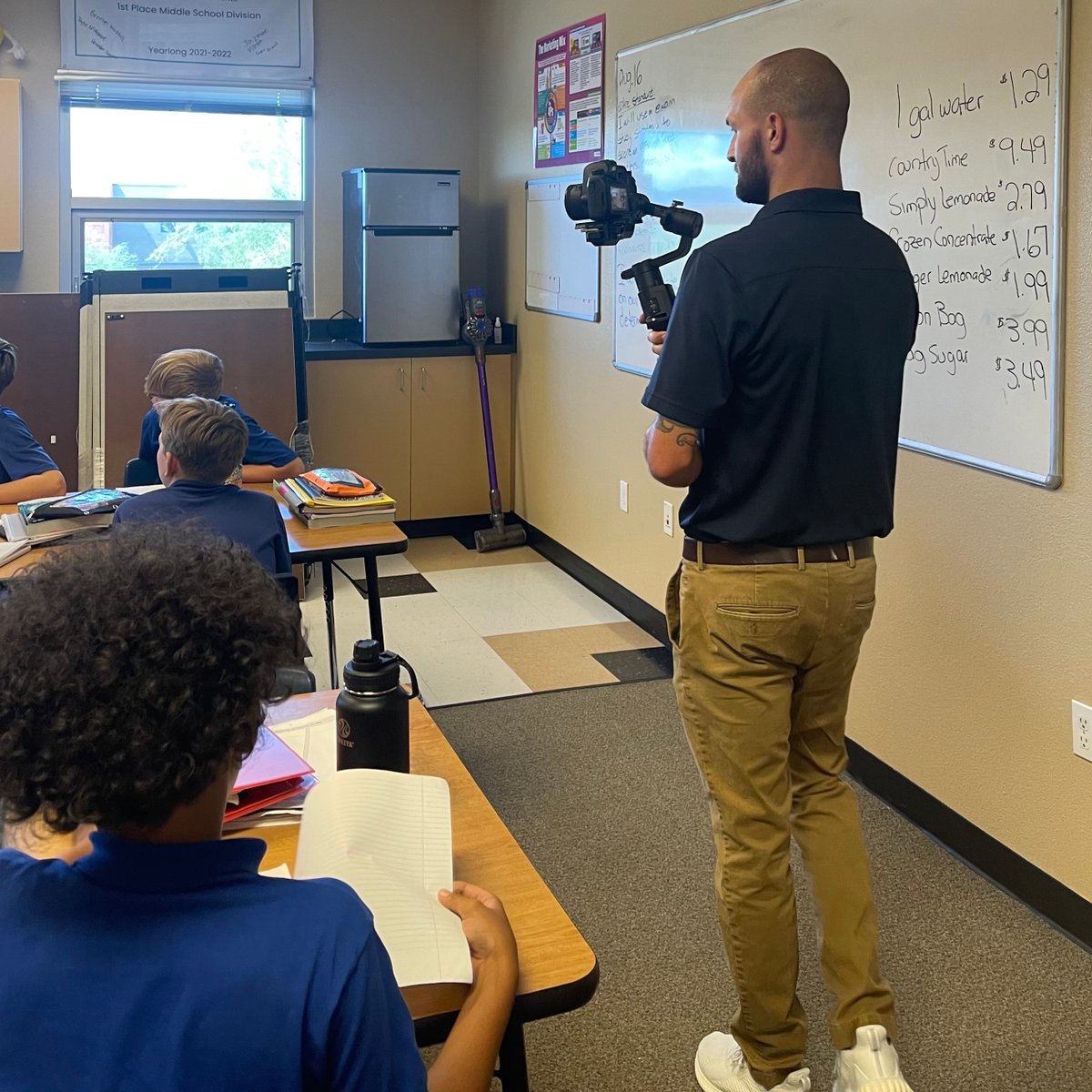 j2mediatv's tweet photo. Some fun behind the scenes at this week's shoot. ☀️

Fun fact: our communications specialist, Meccah, took the lead as producer for the first time and we are SO excited to see the final product. 

#J2Media #VideoProduction https://t.co/UlzeCTE17d