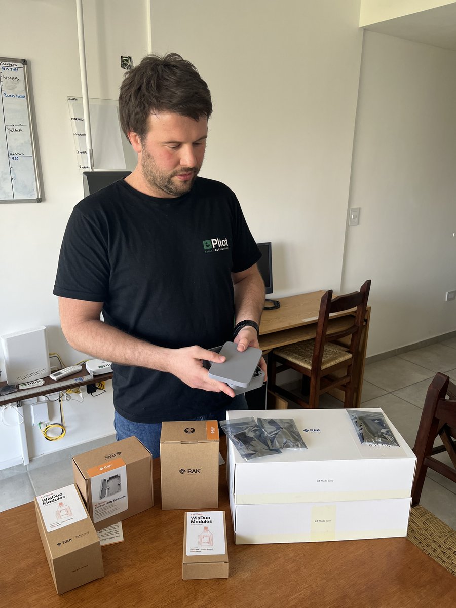 federaggio's tweet photo. Thanks to @RAKwireless  to send us the new Unify Enclousure, specially to Maria Hernandez to get in contact with us!

We're going to test this equipment to continue building IoT for agriculture. 

@pliot_arg 

#agriculture #iot #agtech #RAKwireless #UnifyEnclousure https://t.co/uENxU7Z73U