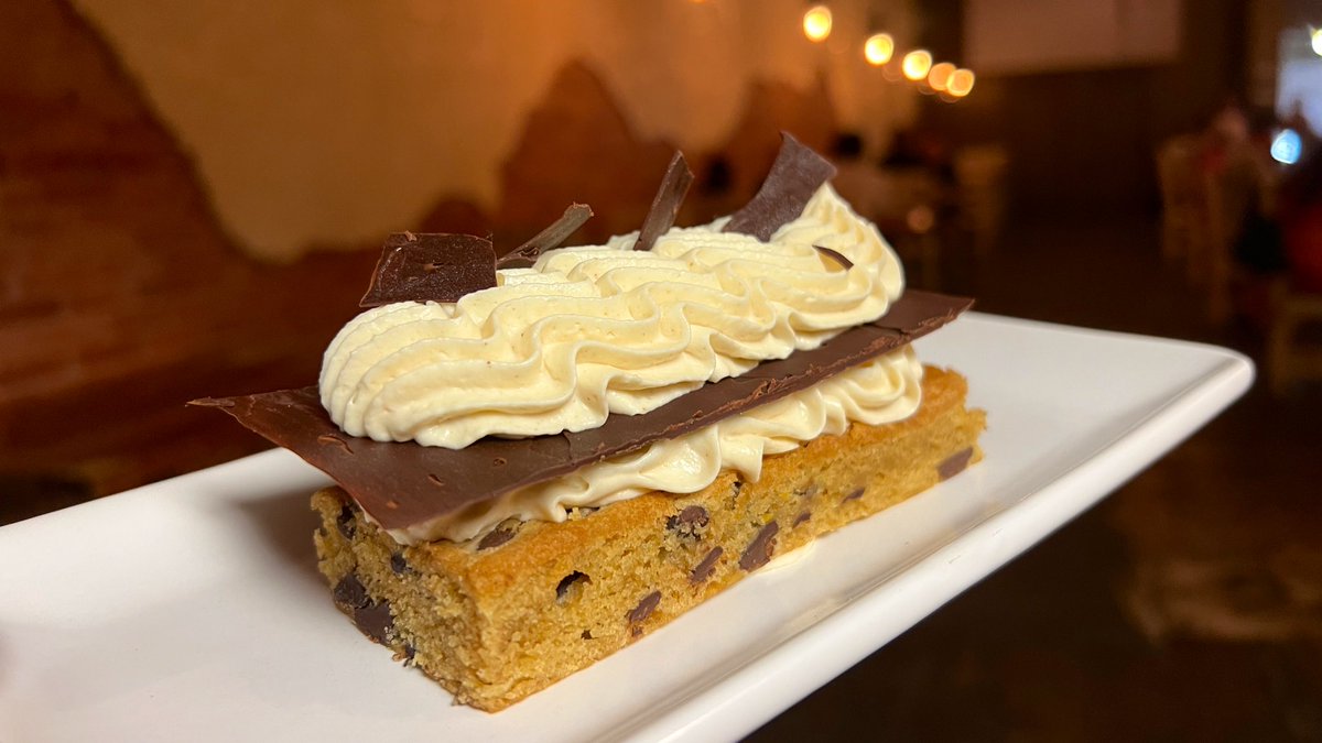 PEANUT. BUTTER. BLONDIE. 💛