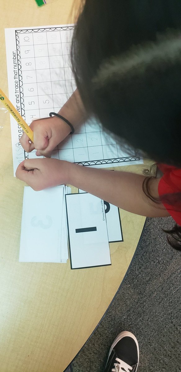 MsPRangel's tweet photo. We are practicing math station procedures. The kindergarteners are doing an AMAZING job on being on task! @CarrolltonElem #CElionpride #cfbproud https://t.co/nmwNR4pQUr