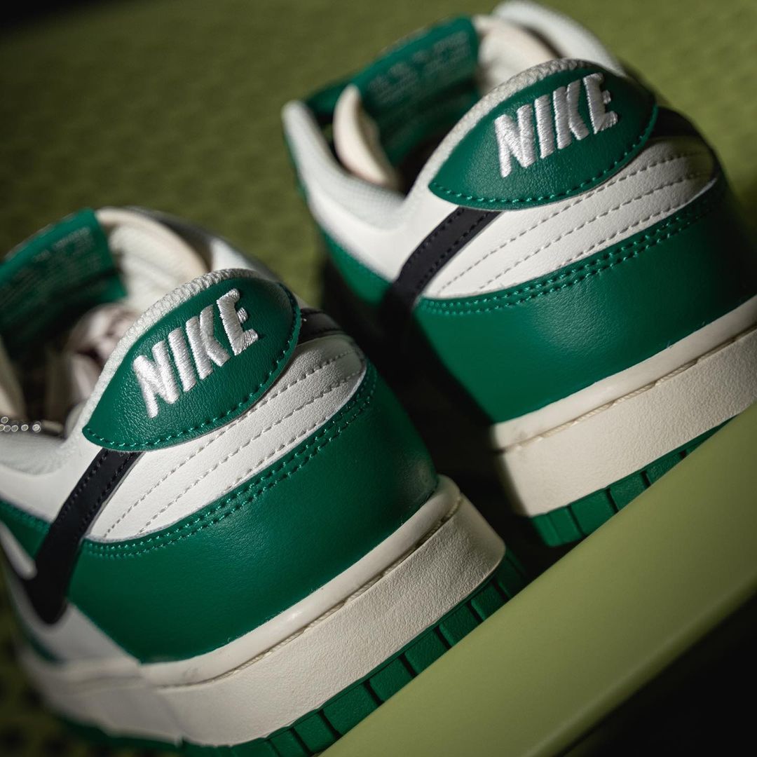 JustFreshKicks's tweet photo. Detailed Look at the Nike Dunk Low Lottery "Malachite" 🎰 https://t.co/ARnMSzV9nS https://t.co/RnbZNqE2KS