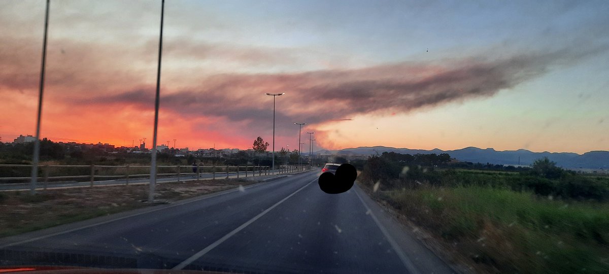 evatmc's tweet photo. #IFBejís cayendo ceniza en la Pobla de Farnals 😥 https://t.co/dz7FiEBo41