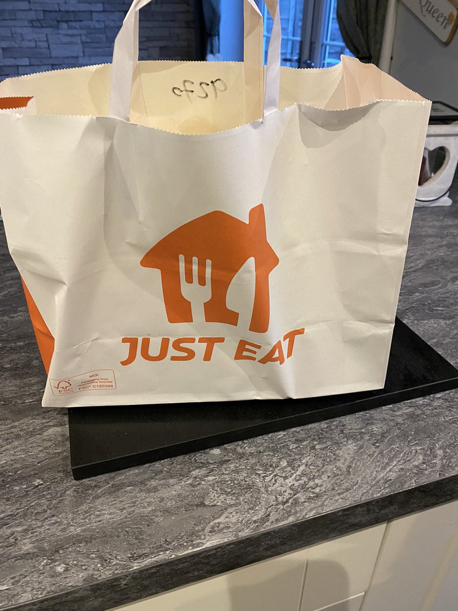 rickcu22's tweet photo. Erm… why am I paying @Deliveroo a “bag charge” for this? https://t.co/v2jmlov1YY