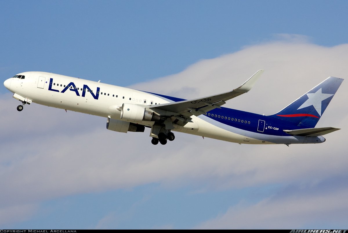 LAN Airlines
Boeing 767-316ER CC-CDP
LAX/KLAX Los Angeles International Airport
Photo credit Michael Arcellana | Nov 28, 2009
Flew on her MIA-SCL Feb 21, 2011
#AvGeek #Aviation #Airline #AvGeeks #Boeing #B767 #LANAirlines #LAX #LosAngeles @flyLAXairport