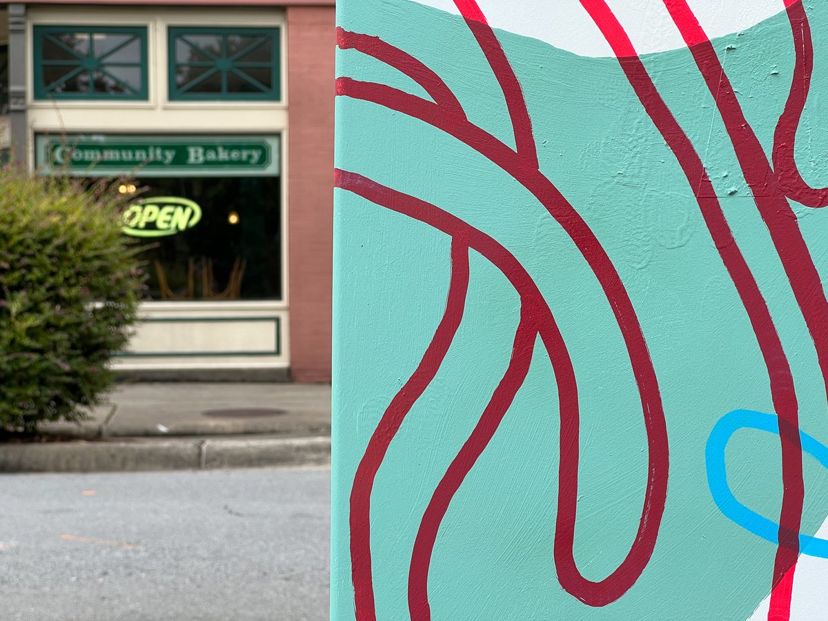 DowntownLR's tweet photo. Don't miss the Downtown Little Rock Partnership's latest #publicart installation! @Workwithfew brought this @Jessehora work to #SOMA just north of @communitybakeryLR! https://t.co/ubsskXS67U