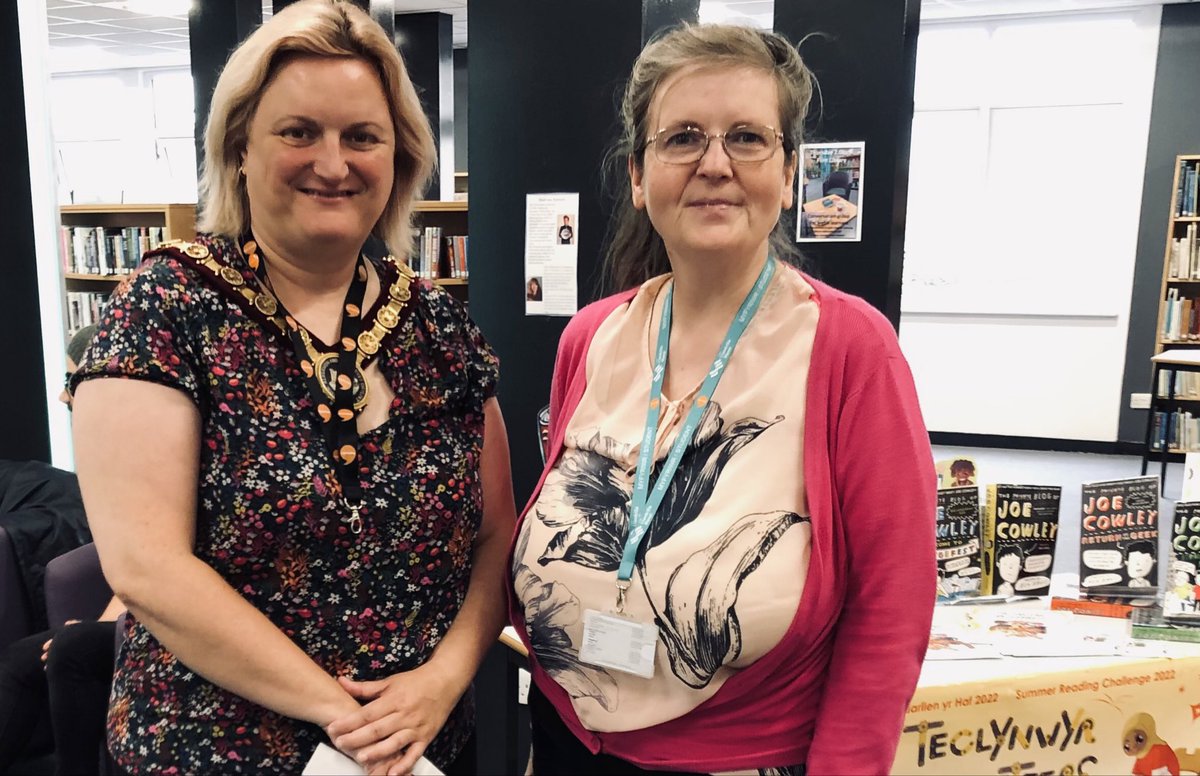 paulavaughanpop's tweet photo. Hi @NWalesSocial #nwaleshour my news 🏴
Thanks #MenterIaith Fflint&Wrecsam for lanyards badges to support the Welsh conversation group #FlintLibrary
@mperfectLabour kindly came to join in with welsh speakers, learners
Please call me along one Thursday 2-3pm and help it grow https://t.co/1M5VsxM8vD