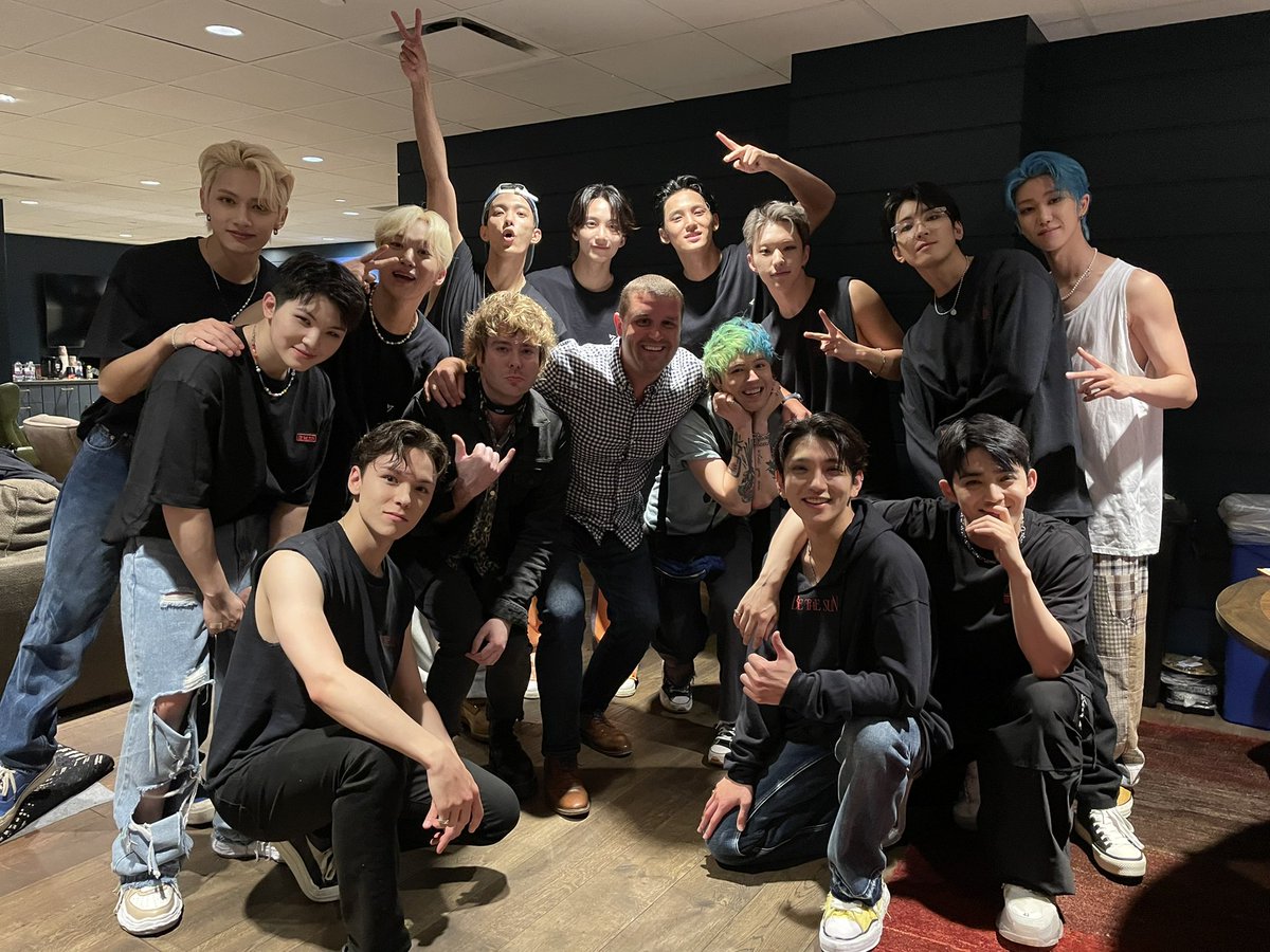 Special night at <a href="/thekiaforum/">The Kia Forum</a> with <a href="/pledis_17/">세븐틴(SEVENTEEN)</a>! <a href="/CameronWalker/">Cameron Walker</a> <a href="/thereadyset/">the ready set</a>