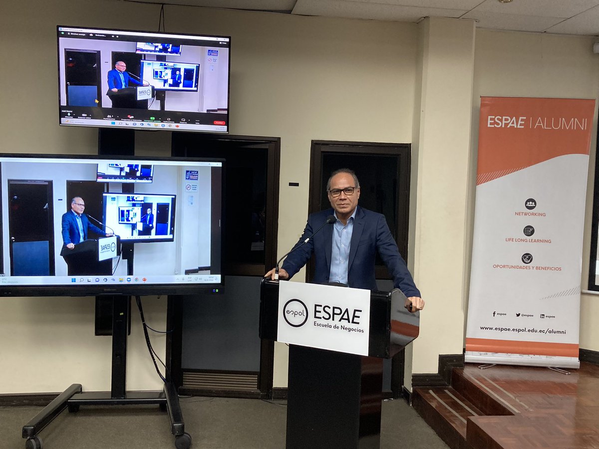 espae's tweet photo. "En la pandemia: lo prioritario proteger la vida de nuestros empleados, mantener las plazas de trabajo,cumplir con los clientes y los compromisos. Vencimos el miedo. Nunca paramos. No había plan de contingencia que hubiera imaginado esta crisis mundial": @vwong7 en @espae Talks. https://t.co/OjtUIliSEZ