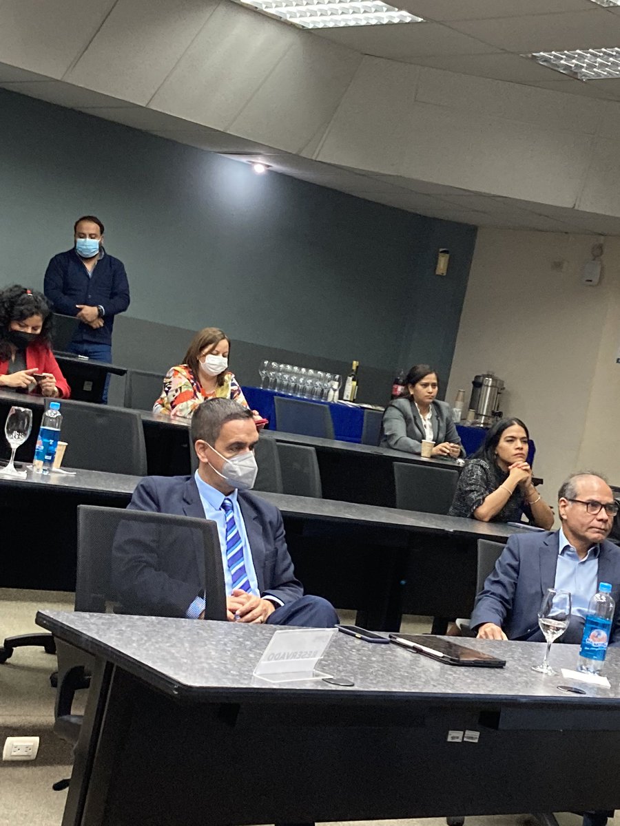 espae's tweet photo. "En la pandemia: lo prioritario proteger la vida de nuestros empleados, mantener las plazas de trabajo,cumplir con los clientes y los compromisos. Vencimos el miedo. Nunca paramos. No había plan de contingencia que hubiera imaginado esta crisis mundial": @vwong7 en @espae Talks. https://t.co/OjtUIliSEZ