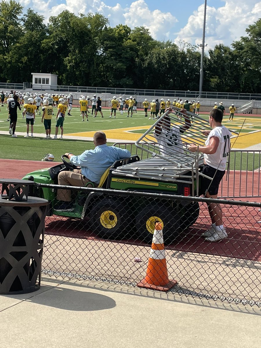 StXTigersXCTF's tweet photo. Huge shout out to @StXTigersFB for helping with Tiger Run prep! Band of Brothers bringing out the best Tiger Run yet! 
#oneteam #stxxc #wearesrx #belong #leavenodoubt #tigerrun #finalsurge https://t.co/HUP5YeLvv5