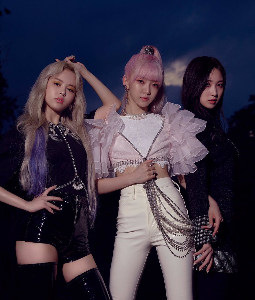 3onfiles's tweet photo. 3 years of this 3on 

#EVERGLOW #SIHYEON
#EU #ONDA #에버글로우 https://t.co/NZPq290DQc