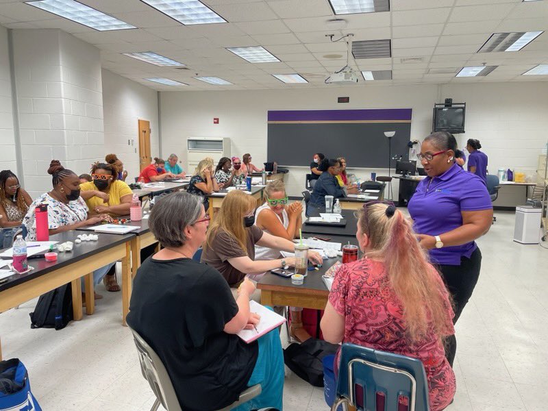 MsKJenn's tweet photo. Today I had the pleasure of presenting on the topic of Teaching Students with Disabilities at our district iNNOVATE conference! #NNPSproud #NNPSLead #innovate2022 #AimForImpact https://t.co/DivZTQVRMw