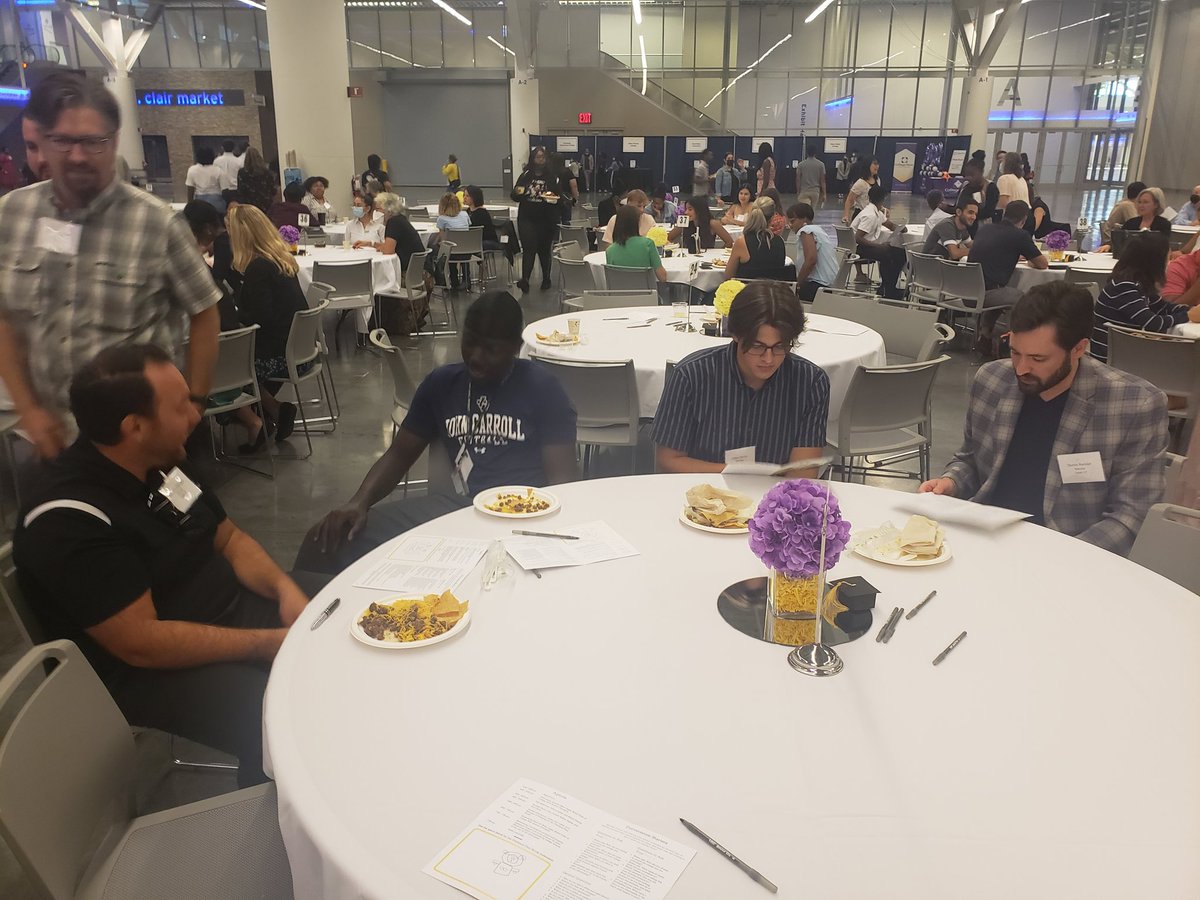 EricGordon_CEO's tweet photo. This evening I had the pleasure of joining the @CollegeNowGC Mentoring Program Kick-Off for @CLEMetroSchools @SayYesCleveland scholarship recipients and scholarship recipients from around Northeast Ohio! Thank you mentors for volunteering to support our scholars! #MentorInCLE https://t.co/CNflhVBx0k