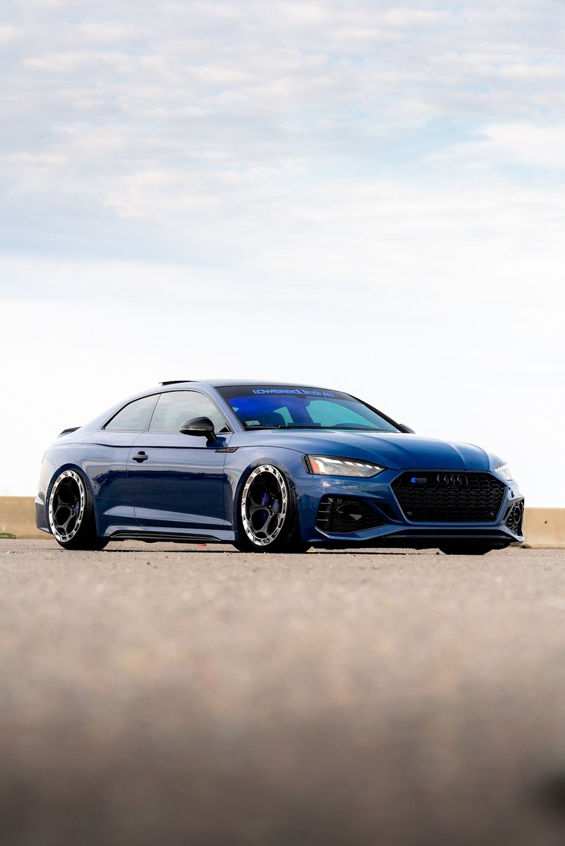AccuAir's tweet photo. Killer roller of @b00st3d_rs5’s #AccuAir B9 RA5 from @high.res.kev.📸🔥

#eLevel #Bagged #BaggedAudi #Quattro #Audi #RS5 #Audizine #Slammed #AirRide https://t.co/LfLRE6A07L
