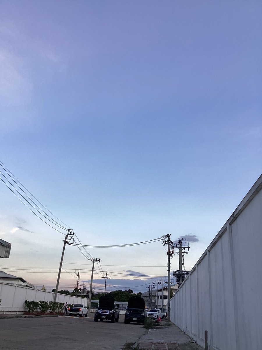 1122Suttipon's tweet photo. บางอย่างที่พูดที่ถามก็อยากได้คำปรึกษา คำตอบดีๆ ไม่ใช่ตอบส่งๆคืนมา "ตามใจ , แล้วแต่ " เห็นความรู้สึกกูเป็นอะไรว่ะ 😔😭💔💔💔
#เหนื่อยกับชีวิต #ความรู้สึกของวันนี้ #แคปชั่น #ท้องฟ้า https://t.co/lq8r5xOayK