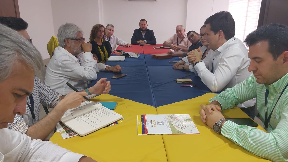 Asobares's tweet photo. Excelente reunión con gremios del turismo como @Cotelcolombia @AcolapColombia @AcodresCo y @Asobares en representación de @Ctur_colombia tuvimos en Cúcuta con @MincomercioCo Dr @GermanUmanaM. Primera de muchas con el objetivo de impulsar el turismo local y de 🇨🇴 para el mundo! https://t.co/ql9Xwne8bo