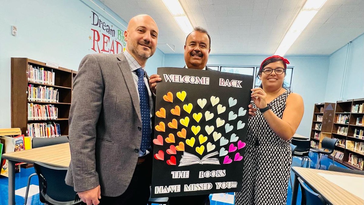 LASchoolsEast's tweet photo. New Principal at #BreedStreetElementarySchool, Mr. Boujekian, is looking forward to the new school year. Teachers: Mr. Reynoso, Mr. Bermudez, & Ms. Arellano are engaging students in rigorous instruction. Go Bears!!!
#FirstWeekOfSchool #CommittedToStudentSuccess #IBelieveInLAUSD https://t.co/2fPuiJVtQF