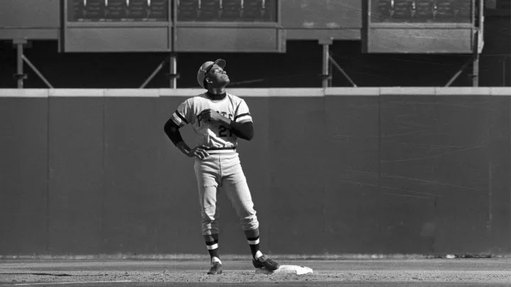 Happy 88th birthday to the late, great Roberto Clemente! 