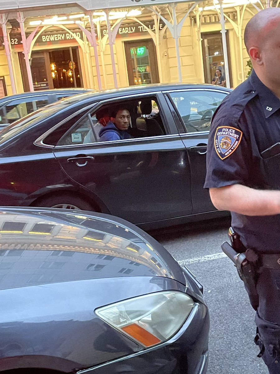 yarnarchitect's tweet photo. @CrimeInNYC this guy &amp; his buddy went into Crunch Un Sq with guest passes then broke locks in locker room &amp; stole a laptop, a backpack, credit cards etc. They had a car waiting outside and jumped in. Unfortunately for them NYPD happened to be behind the getaway car &amp; traffic https://t.co/Mla1OR9CCL