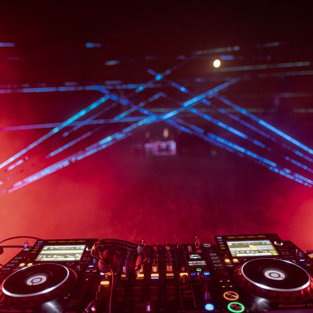 PangolinSystems's tweet photo. We can't stop, won't stop beaming 💥 Enjoy some more shots of our #UnityRAW lasers in action from this set!
👉Show us your unique #lasershows using our lasers by tagging @UnityLasers and using #UnityLasers. https://t.co/1LuFwMEDvT