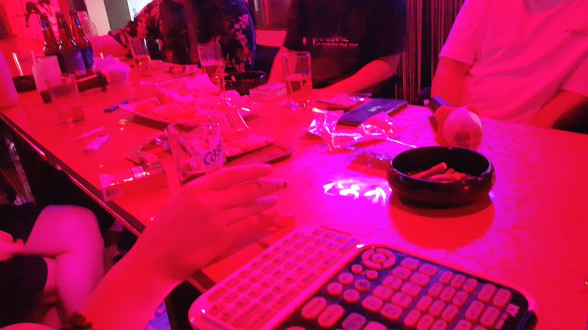 밤새도록 시끌벅적 ~ 허니허니에서 즐거운 시간 보내요~