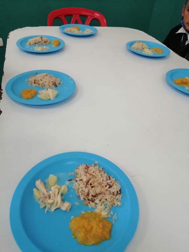 datoatipico's tweet photo. Si van a darle el almuerzo a los congresistas, exijo que les sirvan este mismo plato del PAE en Tabio: https://t.co/NBWoW0gsWl