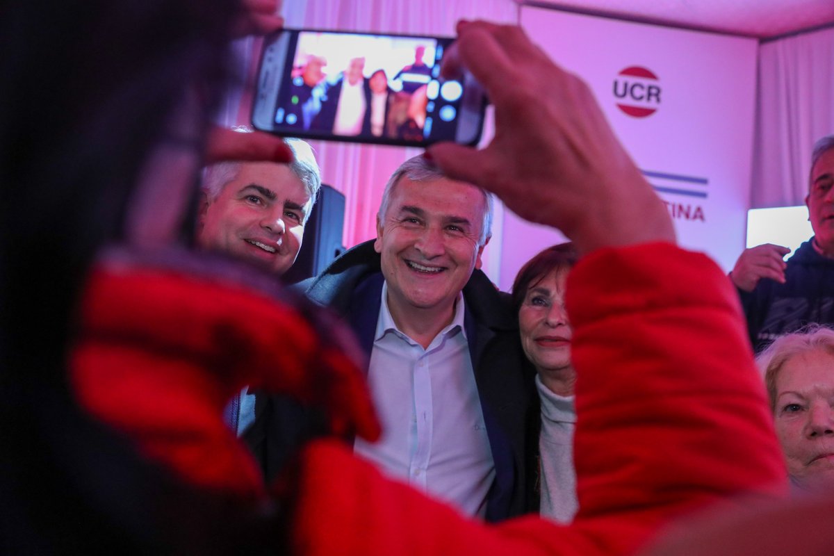 UCRNacional's tweet photo. AHORA
🇵🇱 @GerardoMorales en Lanús

🗯 "Somos un partido de gestión, moderno, con capacidad que gobierna 3 provincias y 400 municipios de manera efectiva y responsable. No somos populistas, vamos a gobernar ordenando el país como lo hicimos en las provincias". https://t.co/wEhDuLa22l