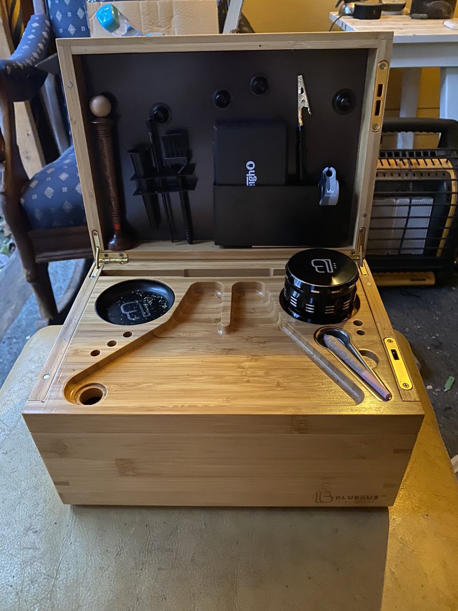 #Mmemberville Tonight’s session is <a href="/RedEyeSocialCLT/">Charlotte Smokers Club</a> Wookies in a <a href="/Blazy_Susan/">Blazy Susan</a> pink cone. The stash box is the <a href="/BluebusFT/">BlueBus Fine Smoking Tools</a> Discovery and you can find it here: bluebusft.com/product/discov…. All affiliate earnings are used to support my ministry, I do not ask for tithes or donations.