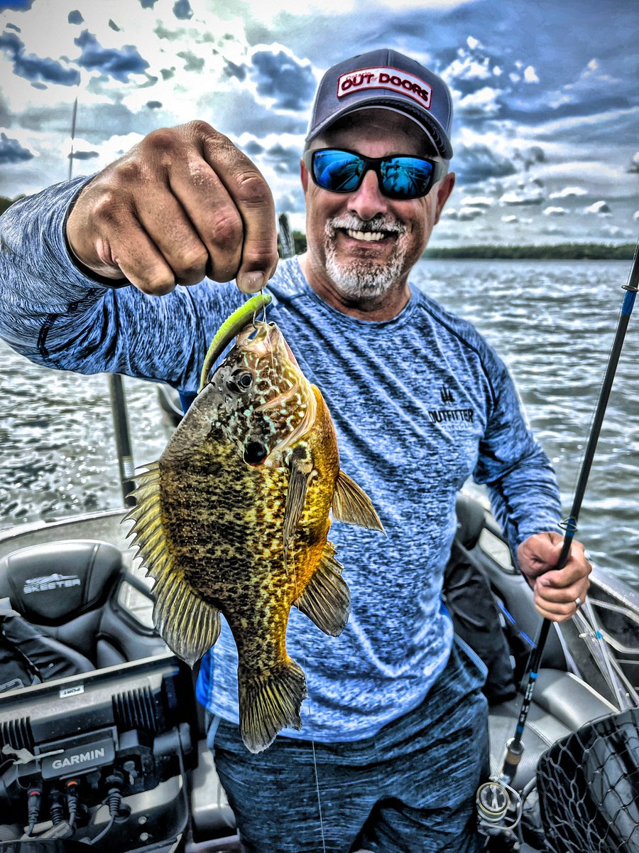 FishHardDave's tweet photo. @headguidescott was the Sunfish King today! And there were some tanks! #OutfitterFinancial #OntarioOutOfDoors #ZManFishing #Sunline #OwnerHooks #SkeeterBoats #ThePowerGarage #GarminMarineCanada https://t.co/k6apSlMPDI