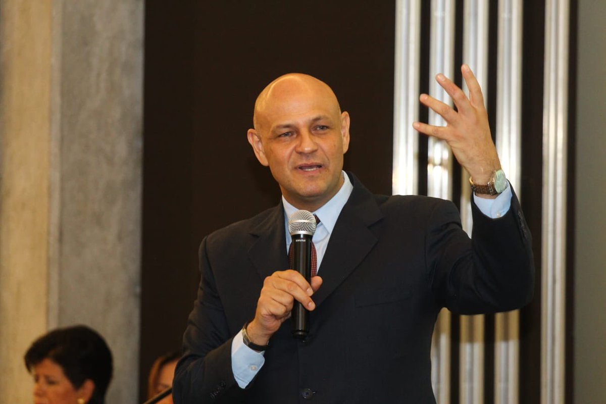 Como parte de las actividades de nuestro 55 Aniversario, escuchamos la interesante conferencia impartida por el Dr. <a href="/SalvadorLeanosF/">Salvador Leaños</a>, rector del Instituto de Especialización para Ejecutivos.