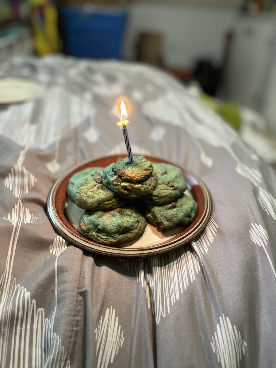 yoongiandyuzu's tweet photo. Happy birthday to #PercyJackson I made blue cookies and put a candle in them, I hope @rickriordan @camphalfblood and @walkerscobell3 like them if they ever see them! https://t.co/KqpuCz0mrp