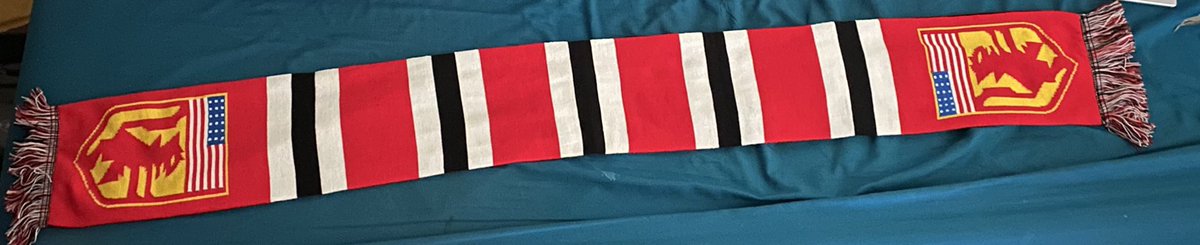 Tneck505's tweet photo. New scarf from @usareddevils podcast for the Munich Disaster anniversary 🔥🔥🔥 #MUFC #AmericanRedDevils #MunichDisaster  #BusbyBabes #WellNeverDie https://t.co/wnGTa7buvx
