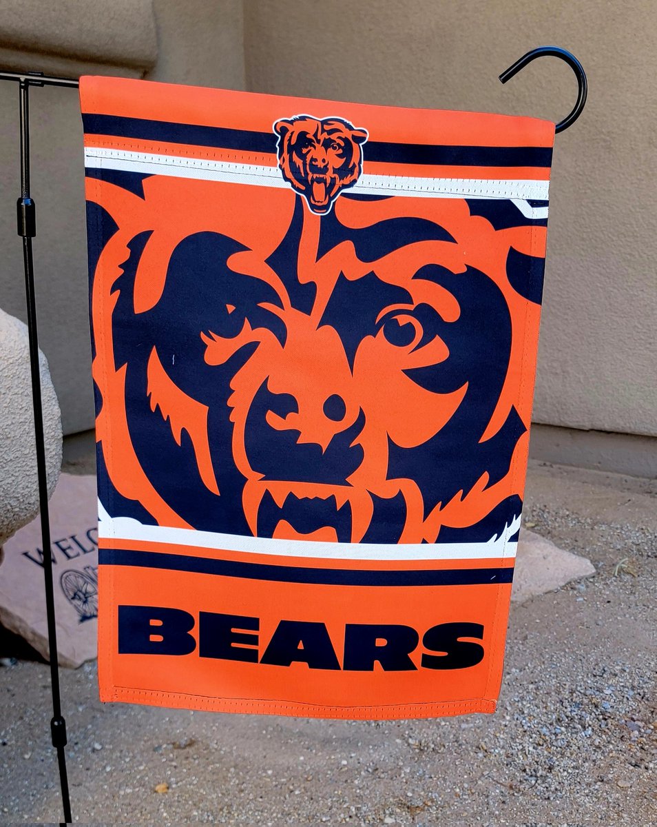 kr_minx's tweet photo. #CHIvsSEA New "garden" flag. 💙🧡🐻⬇️ #beardown #bearsfanforlife https://t.co/fYv6aJTpjt